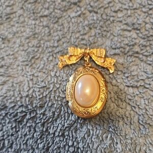 1928 Elegant Vintage Gold Tone and Faux Pearl Bow Brooch/Pin Locket, Mothers Day